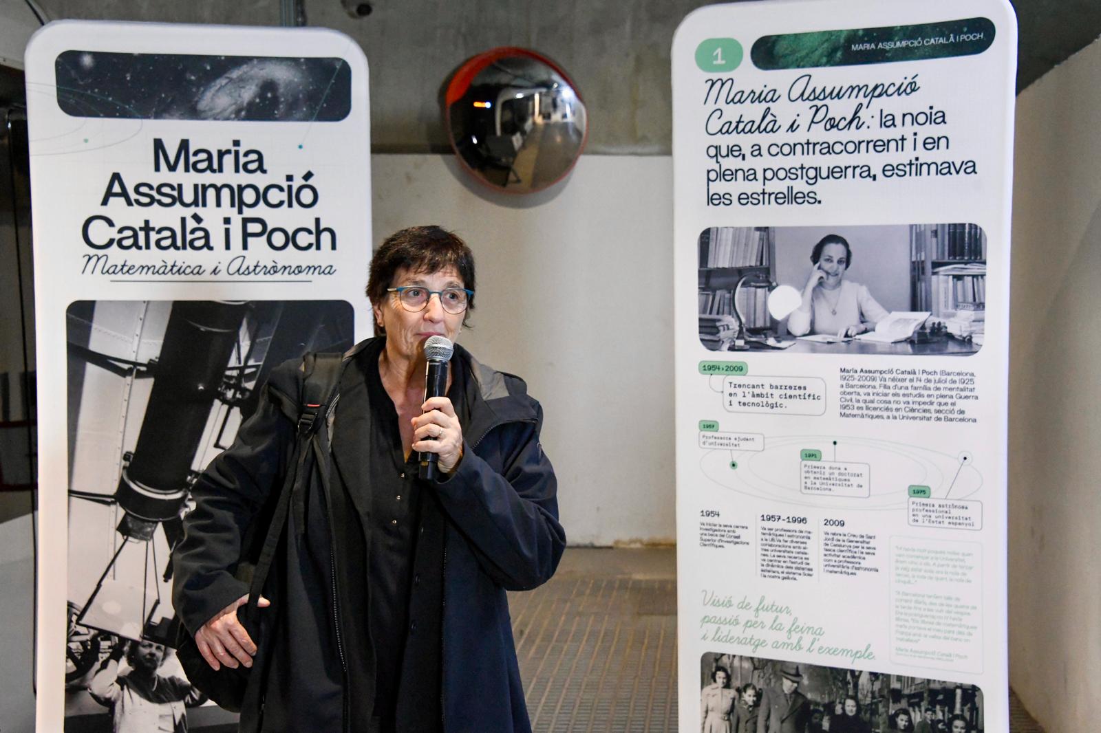 ICCUB-IEEC resercher Francesca Figueras, curator of the exhibition