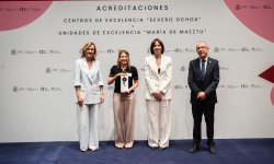 ICCUB Scientific director, Licia Verde, accepts the 20225-2031 María de Maeztu accreditation 